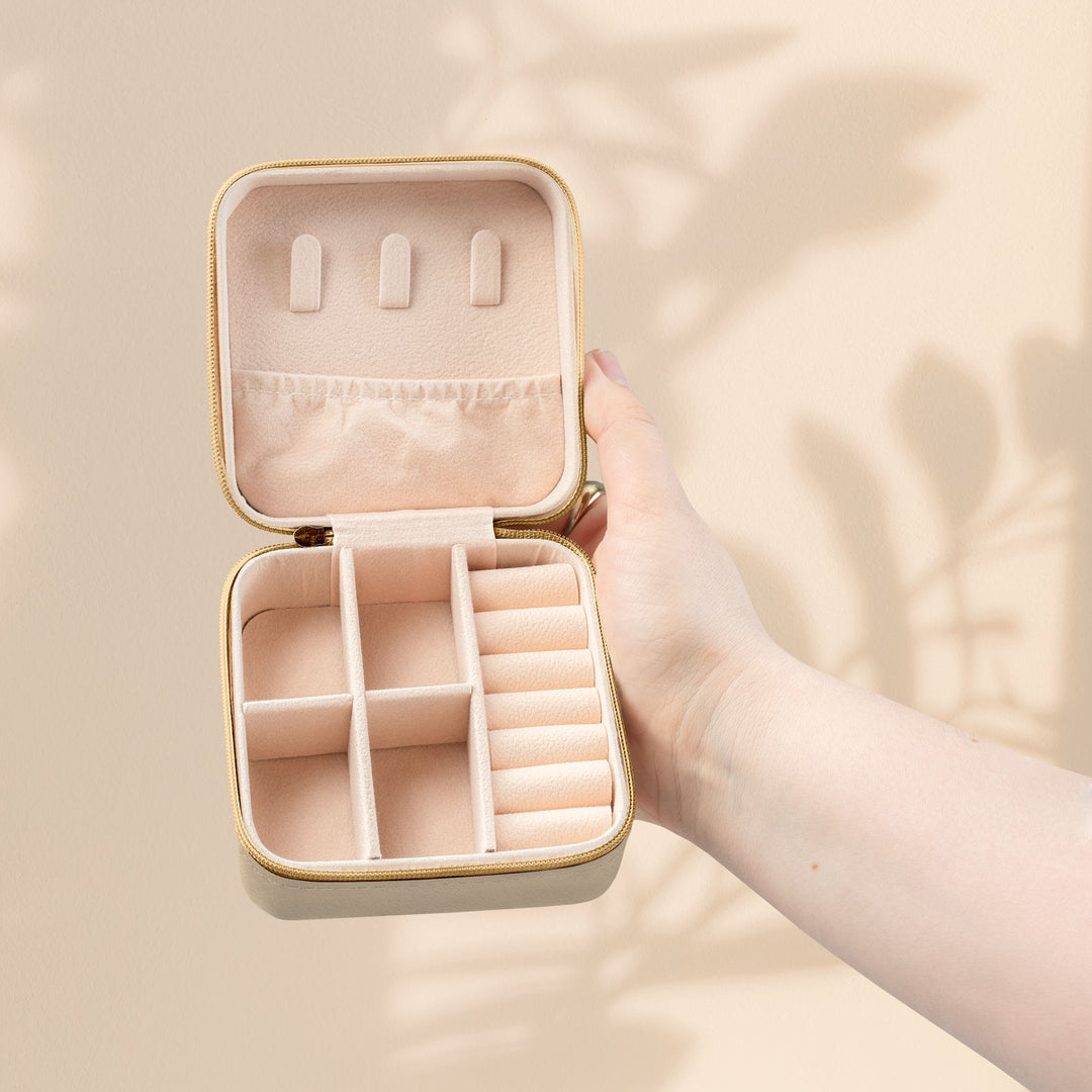 Jewelry Travel Case — 'Aunts Are All Heart'