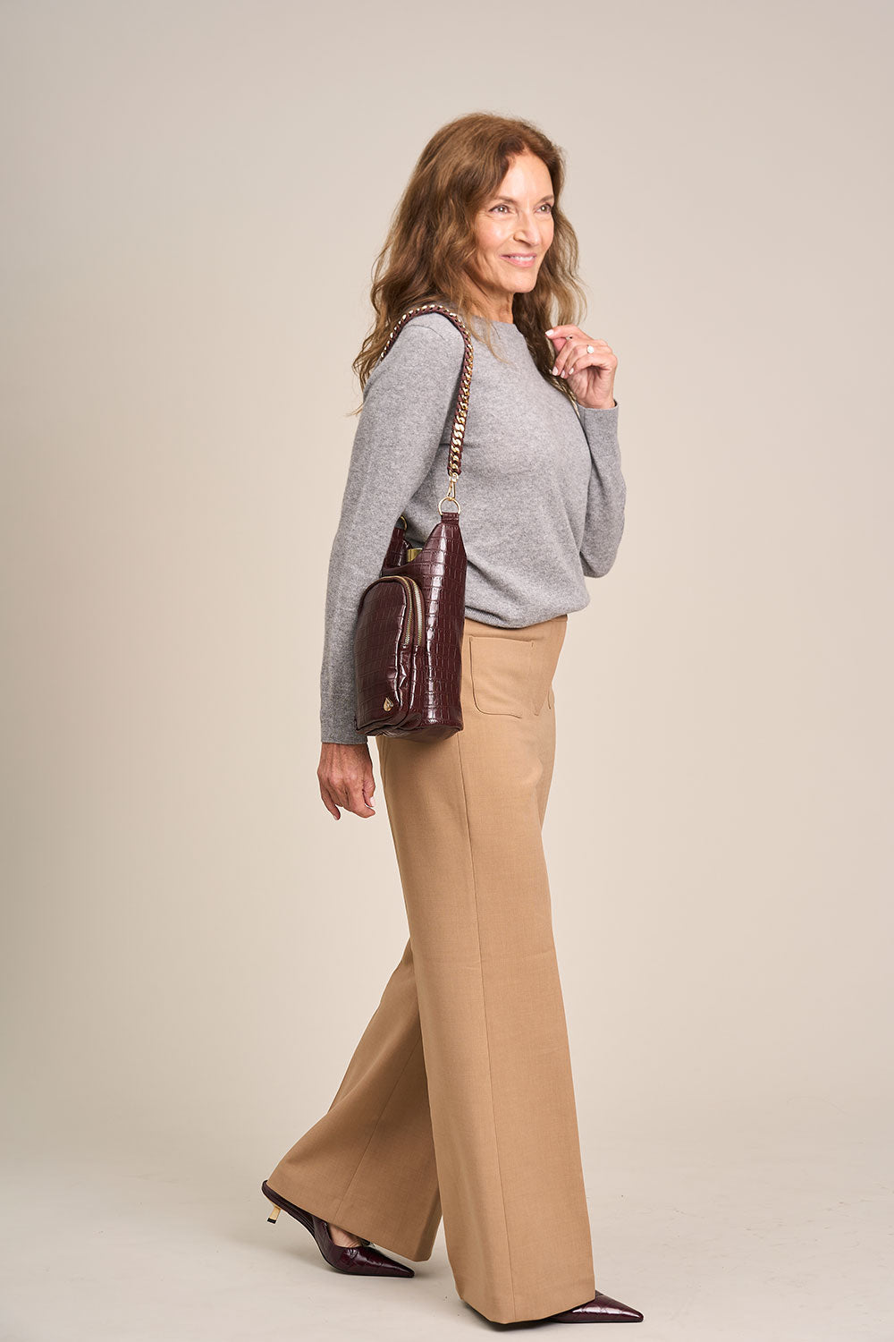 Merlot Faux Croc Water Bottle Crossbody Bag | HydroBag®